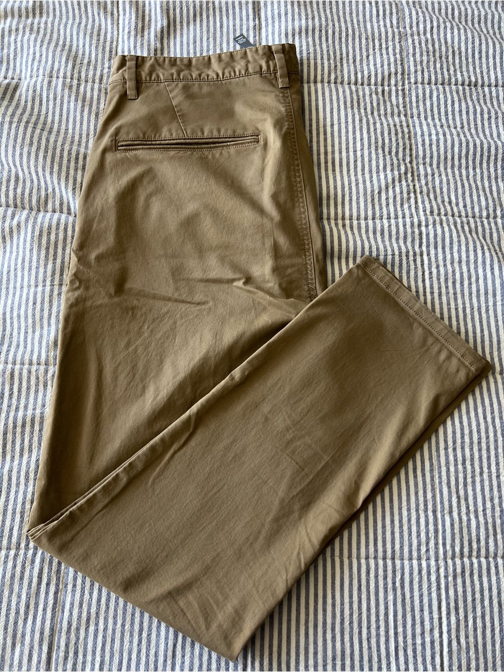 Vuori Men’s Performance Pants Khaki Stretch Casual Athletic